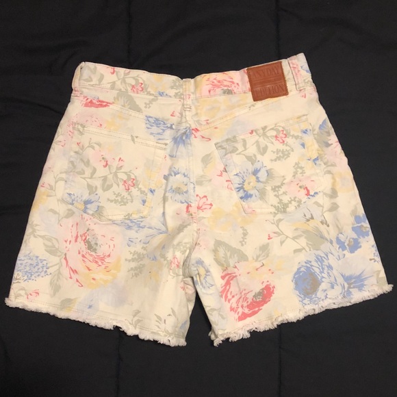 Vintage high waist light floral denim shorts - Picture 3 of 6
